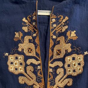Fun tunic with embroidered pattern